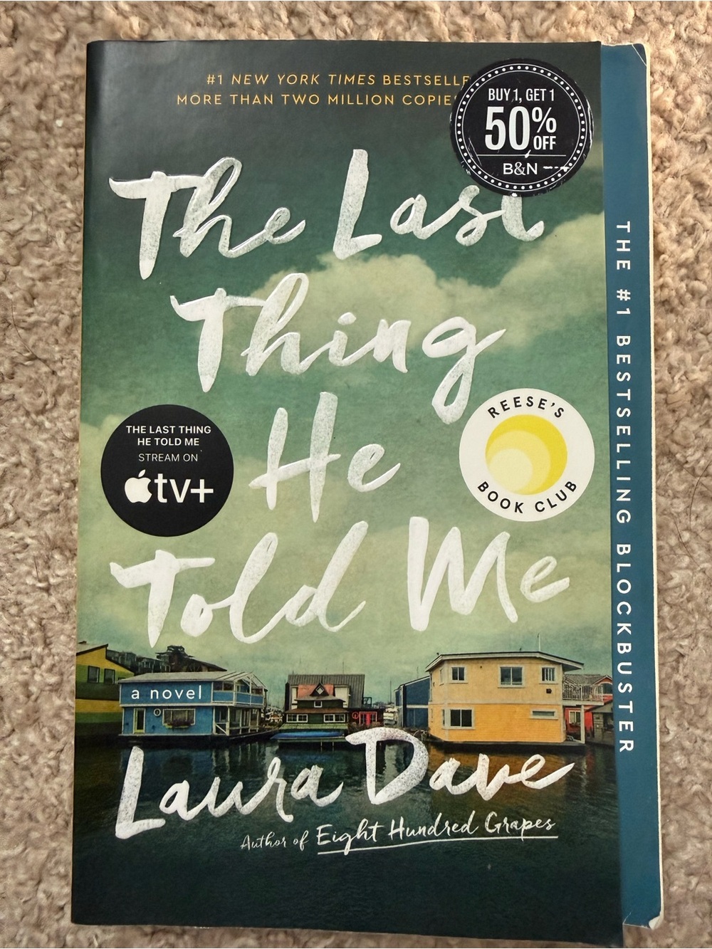 The Last Thing He Told Me by Laura Dave - Green Cover Paperback
